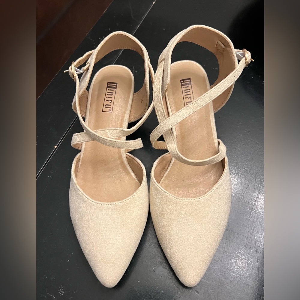 Ladies kitten heel suede tan shoe size 7.5